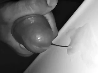 Novinho com 21cm gozando muita porra